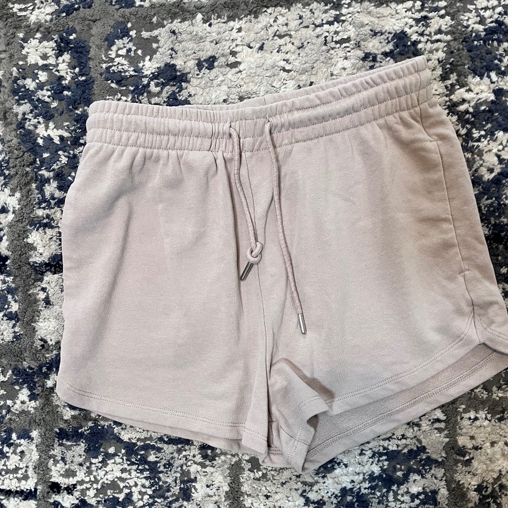 H&M taupe colored lounge shorts with pockets and waist tie